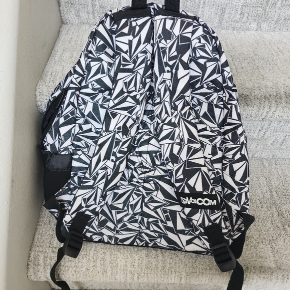 Volcom back pack - Picture 4 of 5